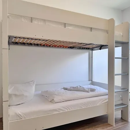 Moderne Erdgeschosswohnung Mit 3 Schlafzimmern Und Kamin Apartment
