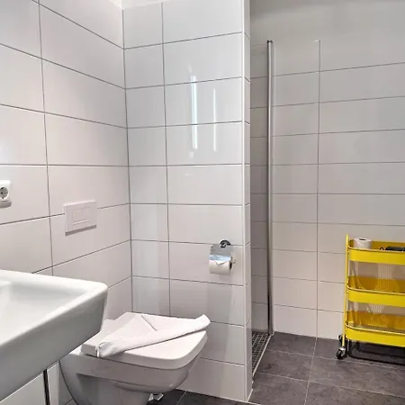 Moderne Erdgeschosswohnung Mit 3 Schlafzimmern Und Kamin *
